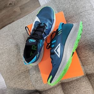 Nike Pegasus Trail 2 - Size 15